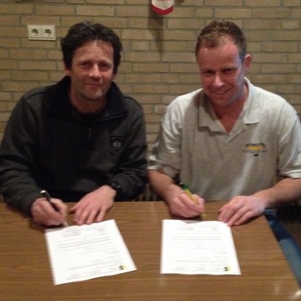 Foto contractverlenging Henk Theelen 2015-2017 (600x600)